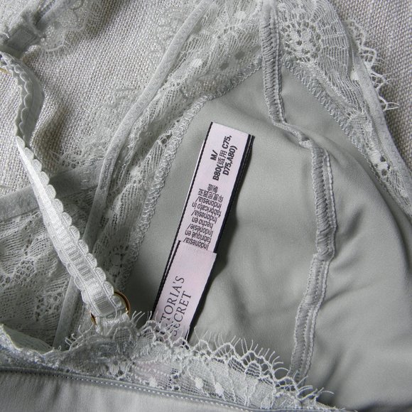 NWT Lace Plunge Unlined Demi Bralette - Body by VS - Picture 8 of 9